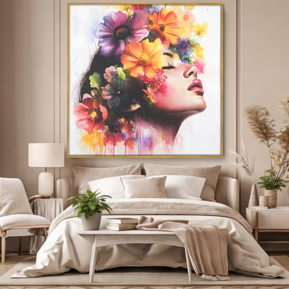 Tablou canvas cu pictura profil femeie cu flori, in rama de aluminiu auriu, pe perete intr-un dormitor